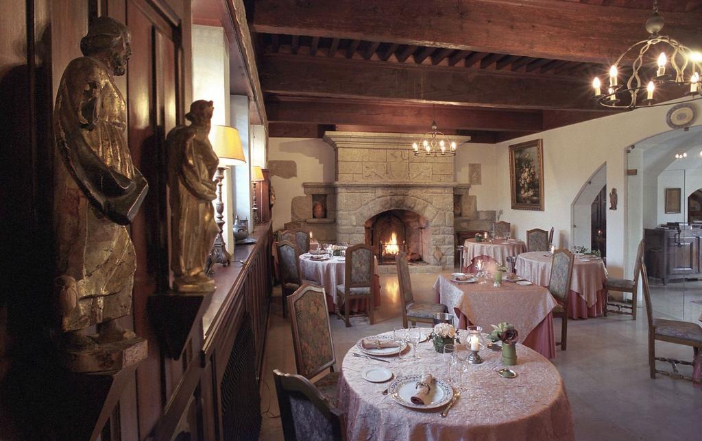 Chateau De Floure - Spa Et Piscine Exterieure Chauffee 카르카손 레스토랑 사진